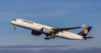 Copertina di Lufthansa: “Effettuati 18mila voli senza passeggeri per tenere gli slot”. Il Belgio chiede alla Commissione di modificare le regole