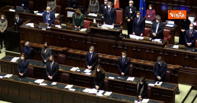 David Sassoli, le commemorazioni al Senato e alla Camera: tutti in piedi per l’addio al presidente del Parlamento Ue