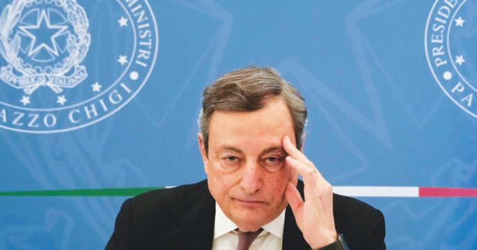 No vax, Draghi nasconde i propri errori dietro a capri espiatori