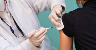 Copertina di Vaccino Covid, il Piemonte chiede chiarimenti al ministero: “Caos sui richiami per chi ha contratto il virus dopo il ciclo primario”