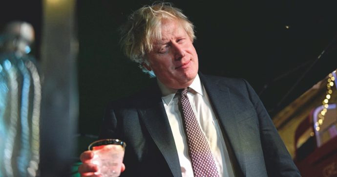 “Portate da bere”: Johnson e 100 invitati al Covid party