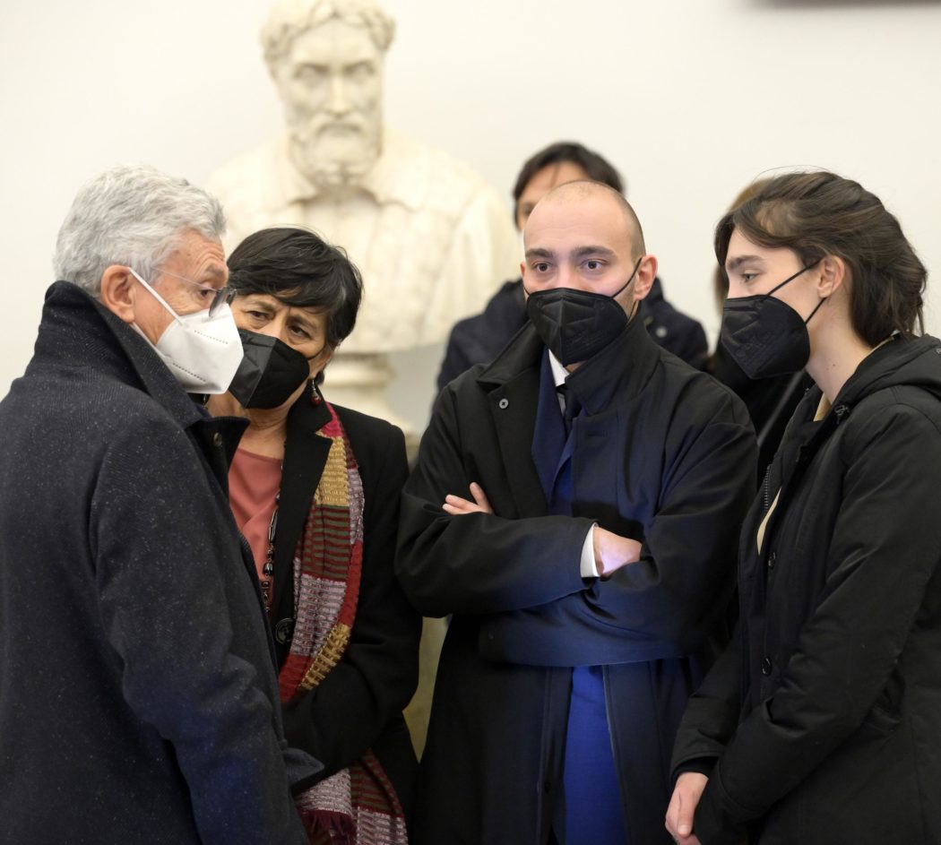 Massimo DÕAlema parla con la famiglia di David Sassoli nel corso della sua visita alla camera ardente presso la Sala della Protomoteca in Campidoglio. Roma, 13 gennaio 2022. ANSA/CLAUDIO PERI