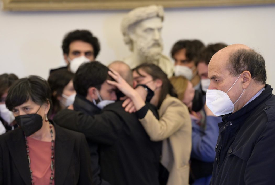 Pierluigi Bersani, former secretary of Italy’s center-left Democratic Party (PD), pay tribute to the family of  President of the European Parliament, David Sassoli burning chamber in Campidoglio, Rome, Italy, 13 January 2022. Late David Sassoli will lie in state at the Rome city hall ahead of the state funeral on 14 January. European Parliament President David Sassoli has died at the age of 65 early morning on 11 January in Aviano, Italy where he was hospitalized, his spokesman announced.
ANSA/Claudio Peri
