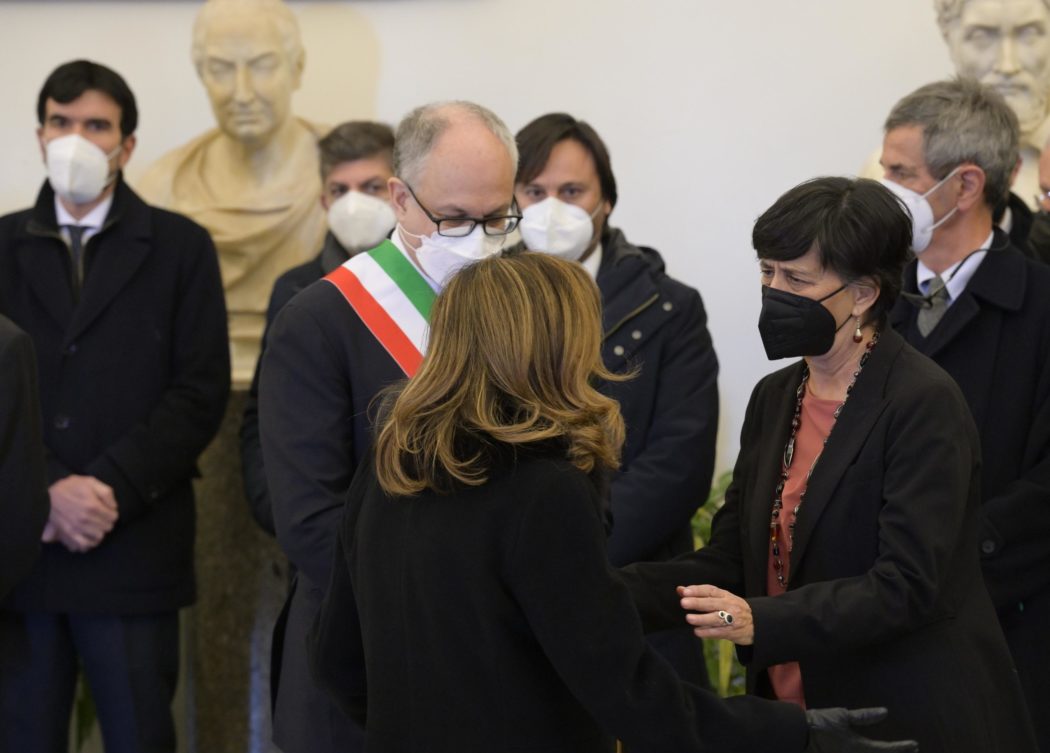 President of Senate, Maria Elisabetta Alberti Casellati (L),  Rome Mayor Roberto Gualtieri    pays tribute to the family of  President of the European Parliament, David Sassoli burning chamber in Campidoglio, Rome, Italy, 13 January 2022. Late David Sassoli will lie in state at the Rome city hall ahead of the state funeral on 14 January. European Parliament President David Sassoli has died at the age of 65 early morning on 11 January in Aviano, Italy where he was hospitalized, his spokesman announced.
ANSA/Claudio Peri