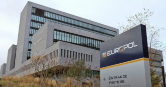 Copertina di Europol dovrà cancellare i dati personali non legati ad attività criminali. La replica: “A rischio la nostra capacità di analisi”