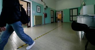 Copertina di In Piemonte sospesi gli screening del progetto ‘Scuola sicura’: “Numeri troppo alti, test solo su positivi e quarantenati”