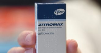 Copertina di Zytromax esaurito nelle farmacie. Tutti lo cercano per curare il Covid, ma gli esperti: “No, serve solo per infezioni batteriche”