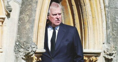 Copertina di “Ti mando una modella rumena di 20 anni molto carina per la cena privata a Buckingham Palace”: ecco le nuove conversazioni imbarazzanti tra Epstein e l’ex principe Andrea