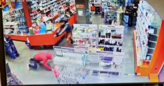 Copertina di Ostia, pistola contro il farmacista durante la rapina: arrestato dopo il colpo insieme al complice – Video