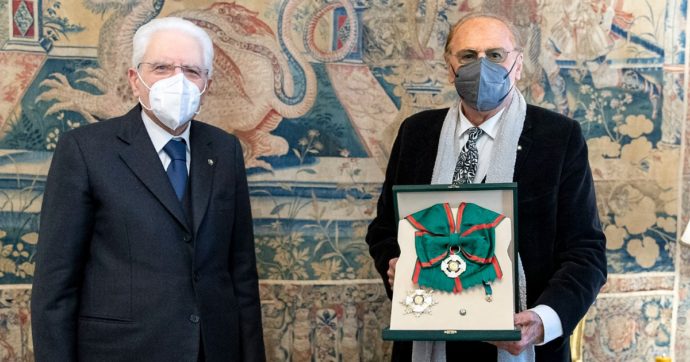 Sergio Mattarella nomina “Cavaliere di Gran Croce” Renzo Arbore: la foto su Twitter