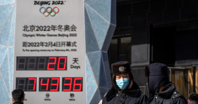 Olimpiadi invernali di Pechino 2022, il Comitato organizzatore annulla la vendita dei biglietti: “Spettatori presenti su invito”