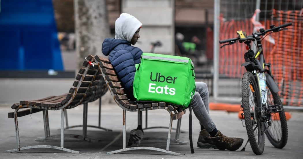 “Sui rider era caporalato grigio, un disegno criminoso per il profitto”: ecco perché sono stati condannati i manager intermediari di Uber