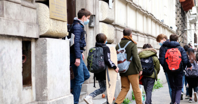 Liceo evacuato a Pescara: “Una sostanza urticante nell’aria”. È il secondo caso in pochi giorni