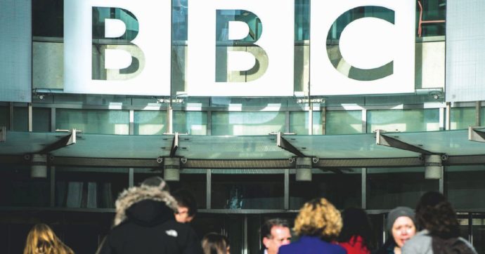 A BoJo non piace la Bbc: vuole eliminare il canone