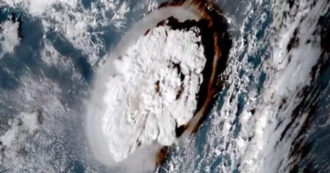 Copertina di Vulcano Tonga, “disastro senza precedenti”. Nasa: “500 volte più potente dell’atomica su Hiroshima”. Due isole completamente distrutte