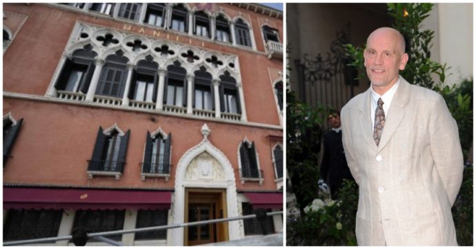 John Malkovich a Venezia senza il Super Green Pass: l’hotel Danieli si rifiuta di dargli la camera