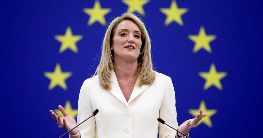 Stop alle porte girevoli per 2 anni dopo la fine del mandato e incontri registrati: la risposta del Parlamento Ue dopo lo scandalo Qatargate