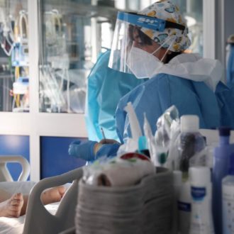 Copertina di Oms, l’Italia non firma il piano pandemico. Scienziati: “Grave errore”, “la politica ascolta i populisti e ignora gli esperti”
