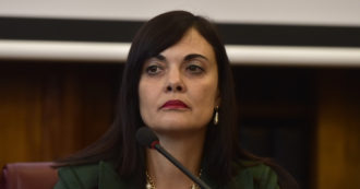 Copertina di Elvira Evangelista, la senatrice traslocata a Iv “soffre” il giustizialismo grillino: ma prima elogiava l’ergastolo ostativo e la Spazzacorrotti