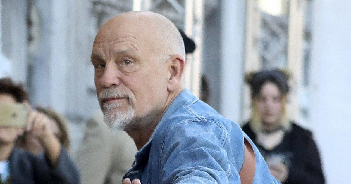 buco lo schermo perch233 ho la testa grossa le persone che sfondano nel cinema sono tutte cos236 john malkovich senza freni da Ilfattoquotidiano.it buco lo schermo perch233 ho la testa grossa le persone che sfondano nel cinema sono tutte cos236 john malkovich senza freni