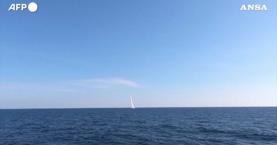 La Russia diffonde i video di nuove esercitazioni: ecco il test di lancio di un missile da un sottomarino nel Mar del Giappone – Video