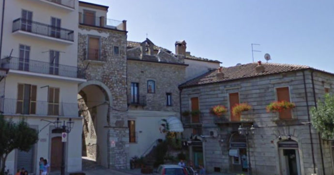 Fino a 5mila euro a chi apre un’impresa o si trasferisce a Roseto Valfortore: il bando contro lo spopolamento del “borgo fantasma”
