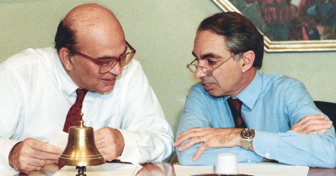 Craxi infanga Di Pietro: lui dice che era in bagno. Poi tenta il “Salvaladri”