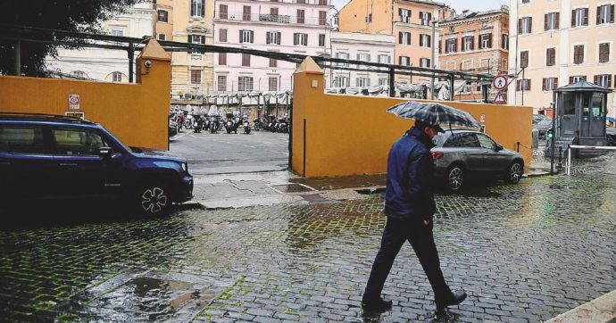 Drive-in per il Colle: voto nel parcheggio per i positivi