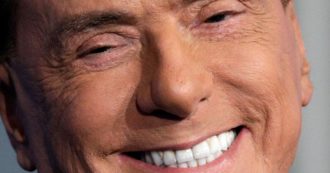 Copertina di Berlusconi e l’operazione simpatia: l’ex premier vuole tornare a contare. Libero pubblica i podcast con le migliori barzellette