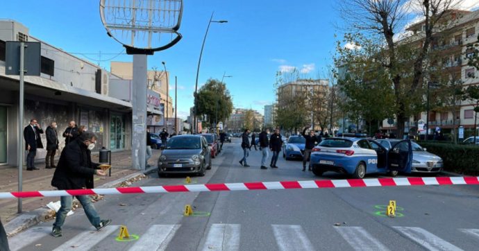 Taranto, tenta una rapina e spara a due poliziotti che lo inseguono: uno è in codice rosso. Arrestato 42enne