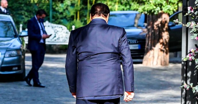 Quirinale, la diretta – Berlusconi si arrende e rinuncia. Il veto su Draghi al Colle. Salvini: “Tocca a noi”. E Conte: “Ora confronto serio”