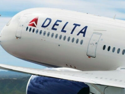 Copertina di Delirio a bordo, gli chiedono di mettere la mascherina lui si abbassa i pantaloni e mostra il cul* alla hostess