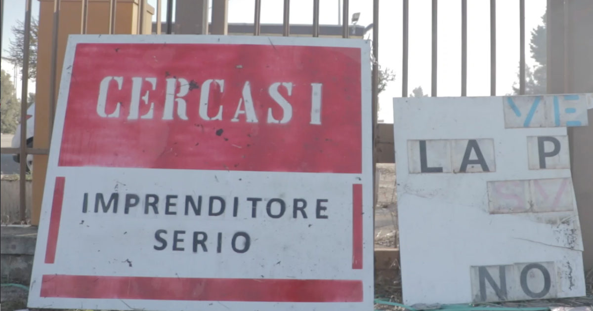 Ex Embraco, a febbraio finisce anche la disoccupazione. L’operaio: “Ci hanno scippato il lavoro. Ho inviato 562 curriculum, nessuno mi assume”