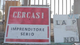 Copertina di Ex Embraco, a febbraio finisce anche la disoccupazione. L’operaio: “Ci hanno scippato il lavoro. Ho inviato 562 curriculum, nessuno mi assume”