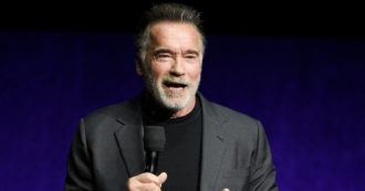 Copertina di Arnold Schwarzenegger fermato per un orologio di lusso non dichiarato