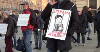 Copertina di No Green Pass, la manifestazione internazionale di Torino è un flop. Solo 200 persone in piazza Castello (video)