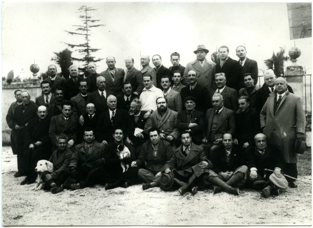 Foto di gruppo con Paolo Levi durante l’internamento a Gioia del Colle (1940, fonte Cdec)