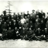Foto di gruppo con Paolo Levi durante l’internamento a Gioia del Colle (1940, fonte Cdec)