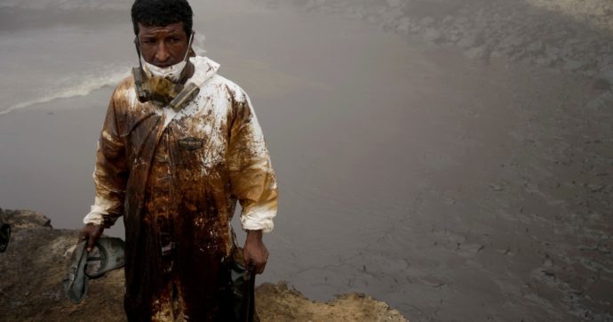Perù, il governo medita di sanzionare Repsol per il petrolio in mare