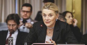 “Il premier stia dov’è”. Conte vuole giocare anche la carta Belloni