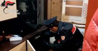 Copertina di Torino, badanti nascondevano refurtiva a casa delle loro assistite: 3 arresti e 6 denunce. Sequestrati 90 mila euro in contanti (video)