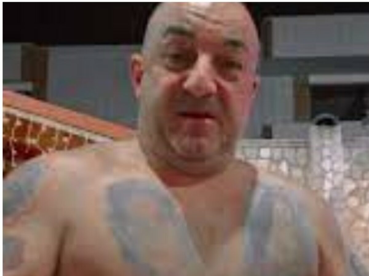 Antonio Cassano, il fratellastro Giovanni è agli arresti domiciliari e diventa una star dei social: i video di “‘u curt” spopolano su TikTok