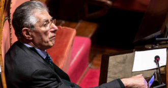 Copertina di Umberto Bossi verso la nona legislatura in Parlamento: la Lega pronta a ricandidarlo. Ma stavolta il “Senatur” correrà per la Camera