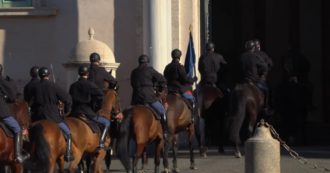 Copertina di Quirinale 2022, prove di cerimonia al Colle per l’insediamento del nuovo Presidente: i militari a cavallo e la Lancia Flaminia sfilano in piazza