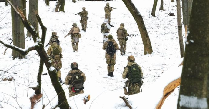 Copertina di “Ucraina, la guerra in pieno inverno neppure i russi la vogliono”