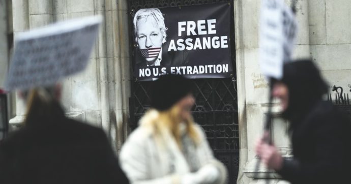 Copertina di Corte Suprema, sì  al ricorso: Assange gioca l’ultima carta