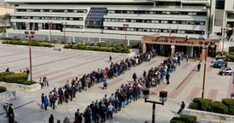 Copertina di A Napoli pochi giudici e tribunali in affanno: prime udienze fissate al 2026