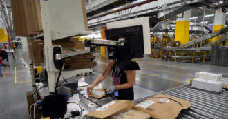 Copertina di Amazon smantella l’armata dei dipendenti pagati per fare commenti lusinghieri verso l’azienda sui social