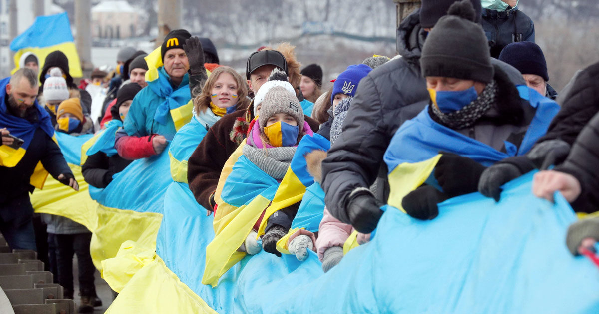 Ucraina, viaggio nella città divisa di Kharkhiv: tra chi sfida Putin all’invasione e nostalgici che incolpano i “nazionalisti golpisti di Kiev”