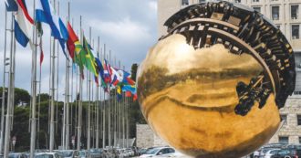 Copertina di Tentò di corrompere il segretario di Di Maio: trovato nel suo ufficio il “libro delle tangenti”